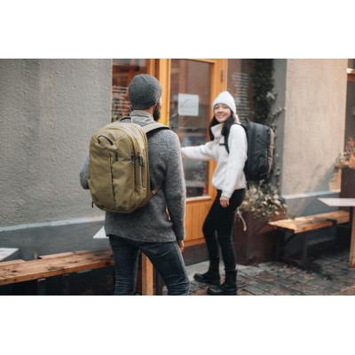 Дорожні сумки і рюкзаки THULE Aion Travel Backpack 28L TATB128 (Nutria) Дорожні сумки і рюкзаки THULE Aion Travel Backpack 28L TATB128 (Nutria)