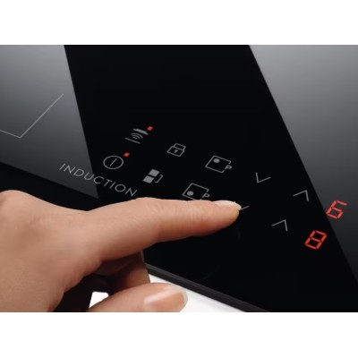 Варильна поверхня Electrolux індукційна, 30см, Доміно, чорний (LIT30230C) Варильна поверхня Electrolux індукційна, 30см, Доміно, чорний (LIT30230C)