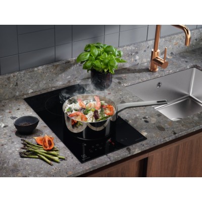 Варильна поверхня Electrolux індукційна, 30см, Доміно, чорний (LIT30230C) Варильна поверхня Electrolux індукційна, 30см, Доміно, чорний (LIT30230C)
