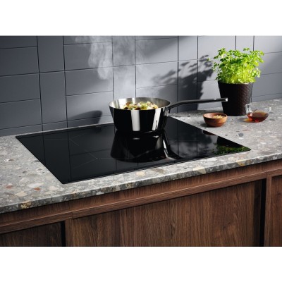 Варильна поверхня Electrolux індукційна, 60см, Hob2Hood, чорний (EIT61443B) Варильна поверхня Electrolux індукційна, 60см, Hob2Hood, чорний (EIT61443B)
