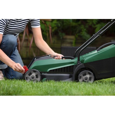 Газонокосарка акумуляторна Bosch CityMower 18V-32-300 18В акб 1х4А·год 34см 31л 30-60мм 9.4кг Газонокосарка акумуляторна Bosch CityMower 18V-32-300 18В акб 1х4А·год 34см 31л 30-60мм 9.4кг