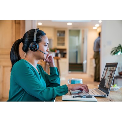 Гарнітура комп'ютерна стерео On-ear Poly Voyager Focus 2, USB-A, Bluetooth, всеспрямований, ANC, Acoustic fence, чорний Гарнітура комп'ютерна стерео On-ear Poly Voyager Focus 2, USB-A, Bluetooth, всеспрямований, ANC, Acoustic fence, чорний