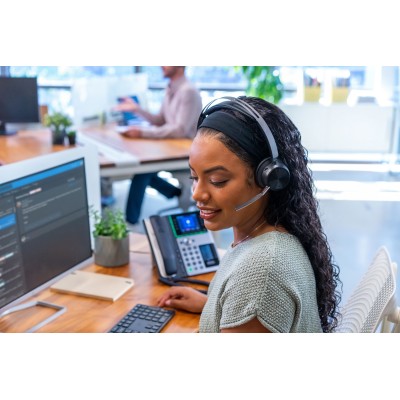 Гарнітура комп'ютерна стерео On-ear Poly Voyager Focus 2, USB-A, Bluetooth, всеспрямований, ANC, Acoustic fence, чорний Гарнітура комп'ютерна стерео On-ear Poly Voyager Focus 2, USB-A, Bluetooth, всеспрямований, ANC, Acoustic fence, чорний