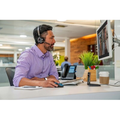 Гарнітура комп'ютерна стерео On-ear Poly Voyager Focus 2, USB-A, Bluetooth, всеспрямований, ANC, Acoustic fence, чорний Гарнітура комп'ютерна стерео On-ear Poly Voyager Focus 2, USB-A, Bluetooth, всеспрямований, ANC, Acoustic fence, чорний