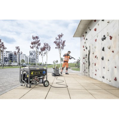 Генератор бензиновий Karcher PGG 8/3, 380В (3 фази), електростарт, 7/7.5кВт, AVR, 89.7кг (1.042-209.0) Генератор бензиновий Karcher PGG 8/3, 380В (3 фази), електростарт, 7/7.5кВт, AVR, 89.7кг (1.042-209.0)