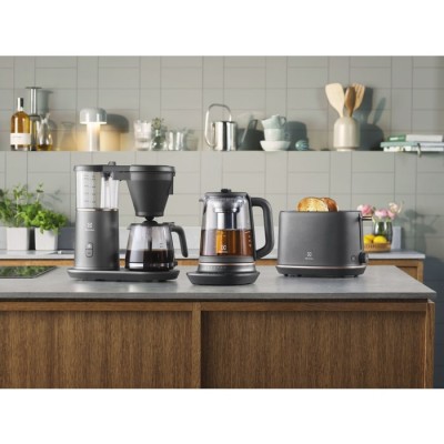 Електрочайник Electrolux 1.7л, Strix, метал, підтримка температури, чорний матовий (E7K1-6BP) Електрочайник Electrolux 1.7л, Strix, метал, підтримка температури, чорний матовий (E7K1-6BP)