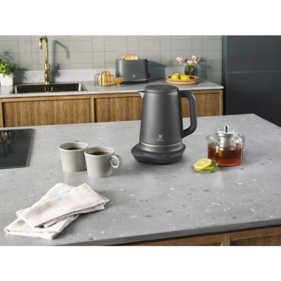 Електрочайник Electrolux 1.7л, Strix, метал, підтримка температури, чорний матовий (E7K1-6BP) Електрочайник Electrolux 1.7л, Strix, метал, підтримка температури, чорний матовий (E7K1-6BP)