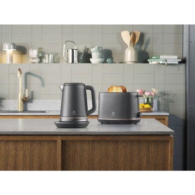 Електрочайник Electrolux 1.7л, Strix, метал, підтримка температури, чорний матовий (E7K1-6BP) Електрочайник Electrolux 1.7л, Strix, метал, підтримка температури, чорний матовий (E7K1-6BP)