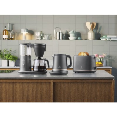 Електрочайник Electrolux 1.7л, Strix, метал, підтримка температури, чорний матовий (E7K1-6BP) Електрочайник Electrolux 1.7л, Strix, метал, підтримка температури, чорний матовий (E7K1-6BP)