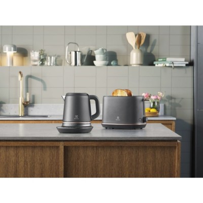 Електрочайник Electrolux 1.7л, Strix, метал, підтримка температури, чорний матовий (E7K1-6BP) Електрочайник Electrolux 1.7л, Strix, метал, підтримка температури, чорний матовий (E7K1-6BP)