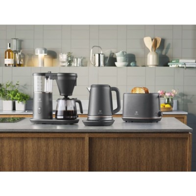 Електрочайник Electrolux 1.7л, Strix, метал, підтримка температури, чорний матовий (E7K1-6BP) Електрочайник Electrolux 1.7л, Strix, метал, підтримка температури, чорний матовий (E7K1-6BP)