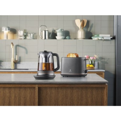 Електрочайник Electrolux 1.7л, Strix, скло, заварник, підтримка температури, чорний (E7GK1-8BP) Електрочайник Electrolux 1.7л, Strix, скло, заварник, підтримка температури, чорний (E7GK1-8BP)