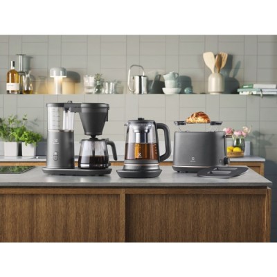 Електрочайник Electrolux 1.7л, Strix, скло, заварник, підтримка температури, чорний (E7GK1-8BP) Електрочайник Electrolux 1.7л, Strix, скло, заварник, підтримка температури, чорний (E7GK1-8BP)