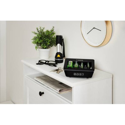 Зарядний пристрій Varta LCD Universal Charger Plus 4хAA/AAA/C/D, 1х9В (57688101401) Зарядний пристрій Varta LCD Universal Charger Plus 4хAA/AAA/C/D, 1х9В (57688101401)