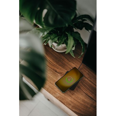 Зарядний пристрій бездротовий Belkin 15Вт Pad Easy Align, чорний (WIA007VFBK) Зарядний пристрій бездротовий Belkin 15Вт Pad Easy Align, чорний (WIA007VFBK)