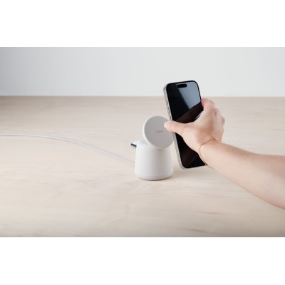 Зарядний пристрій бездротовий Belkin 2в1 MagSafe iPhone/Watch/AirPods, Sand Mass (WIZ020VFH37) Зарядний пристрій бездротовий Belkin 2в1 MagSafe iPhone/Watch/AirPods, Sand Mass (WIZ020VFH37)