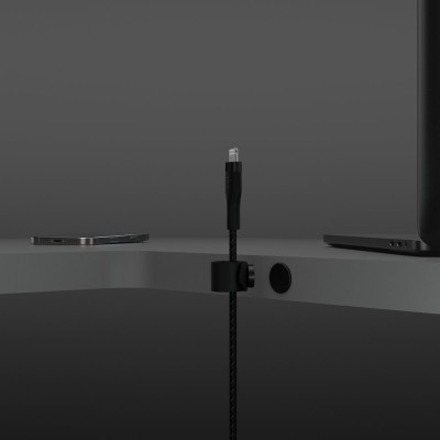 Кабель USB-C > Lightning заряджання/синхронізації Belkin 1м, Type-C, плетений, силіконовий, з ремінцем на магніті, чорний (CAA01