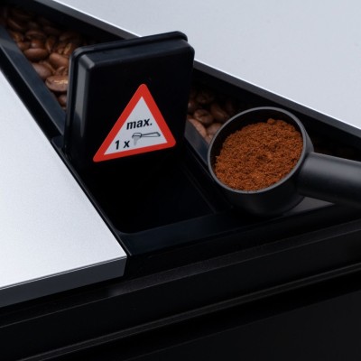 Кавомашина Nivona CafeRomatica 2.2л, зерно + мелена, автомат.капучинатор, авторецептів - 9, чорно - срібний (NICR970)
