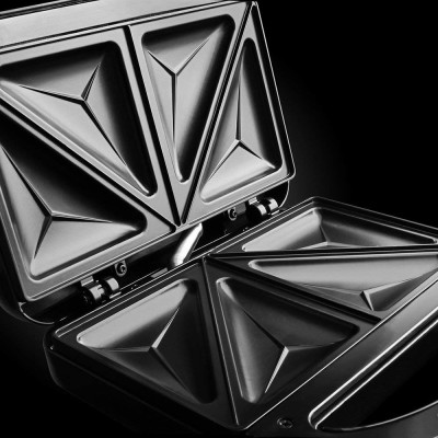 Мультимейкер Russell Hobbs Fiesta 750Вт, алюміній, 3 пластини, корпус-нержав.сталь/пластик, чорний (24540-56) Мультимейкер Russell Hobbs Fiesta 750Вт, алюміній, 3 пластини, корпус-нержав.сталь/пластик, чорний (24540-56)