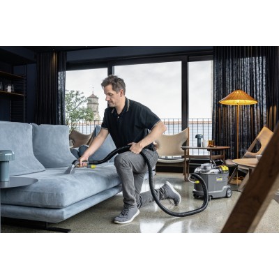 Пилосос професійний миючий Karcher Puzzi 8/1, 1200Вт, 270мБар, контейнер 8/7л, 8.6кг (1.100-240.0) Пилосос професійний миючий Karcher Puzzi 8/1, 1200Вт, 270мБар, контейнер 8/7л, 8.6кг (1.100-240.0)