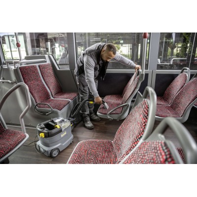 Пилосос професійний миючий Karcher Puzzi 8/1, 1200Вт, 270мБар, контейнер 8/7л, 8.6кг (1.100-240.0) Пилосос професійний миючий Karcher Puzzi 8/1, 1200Вт, 270мБар, контейнер 8/7л, 8.6кг (1.100-240.0)