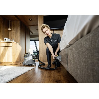 Пилосос професійний миючий Karcher Puzzi 8/1, 1200Вт, 270мБар, контейнер 8/7л, 8.6кг (1.100-240.0) Пилосос професійний миючий Karcher Puzzi 8/1, 1200Вт, 270мБар, контейнер 8/7л, 8.6кг (1.100-240.0)