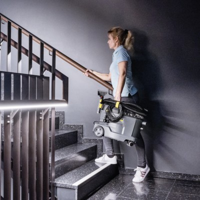 Пилосос професійний миючий Karcher Puzzi 8/1, 1200Вт, 270мБар, контейнер 8/7л, 8.6кг (1.100-240.0) Пилосос професійний миючий Karcher Puzzi 8/1, 1200Вт, 270мБар, контейнер 8/7л, 8.6кг (1.100-240.0)
