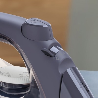 Праска Electrolux, 2400Вт, 330мл, паровий удар 160гр, керам. підошва, сіро-білий (E6SI1-2MN) Праска Electrolux, 2400Вт, 330мл, паровий удар 160гр, керам. підошва, сіро-білий (E6SI1-2MN)