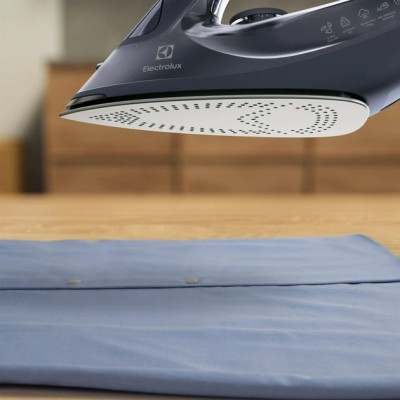 Праска Electrolux, 2500Вт, 330мл, паровий удар 200гр, керам. підошва, блакитний (E6SI1-4MN) Праска Electrolux, 2500Вт, 330мл, паровий удар 200гр, керам. підошва, блакитний (E6SI1-4MN)