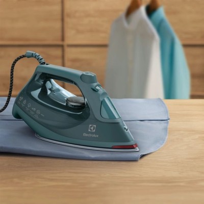 Праска Electrolux, 2600Вт, 330мл, паровий удар 210гр, керам. підошва, зелений (E6SI1-6PG) Праска Electrolux, 2600Вт, 330мл, паровий удар 210гр, керам. підошва, зелений (E6SI1-6PG)
