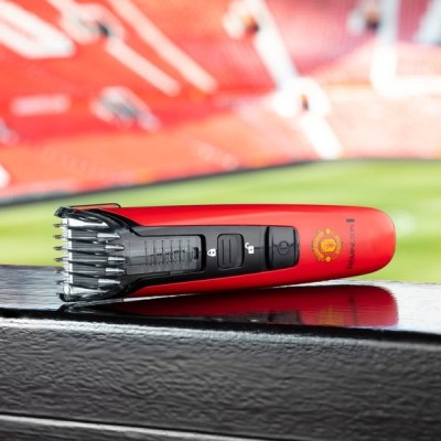 Тример Remington Beard Boss Manchester United, для бороди і вусів, акум., роторний мотор, насадок-1, сталь, червоний (MB4128) Тример Remington Beard Boss Manchester United, для бороди і вусів, акум., роторний мотор, насадок-1, сталь, червоний (MB4128)
