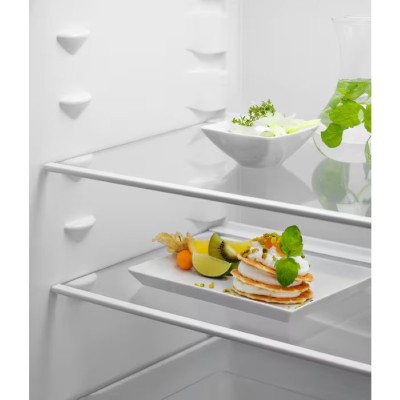 Холодильна камера Electrolux вбудована, 177x55х55, 309л, А++, ST, дисплей, білий (ERD6DE18S1)