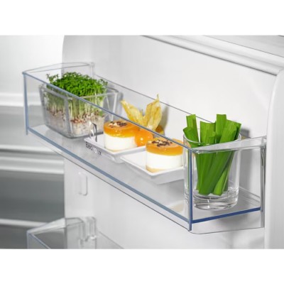Холодильна камера Electrolux вбудована, 177x55х55, 309л, А++, ST, дисплей, білий (ERD6DE18S1)