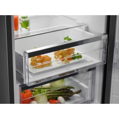 Холодильна камера Electrolux, 186x60х65, 358л, А++, ST, диспл внутр., зона св-ті, нерж (RRC5ME38X2) Холодильна камера Electrolux, 186x60х65, 358л, А++, ST, диспл внутр., зона св-ті, нерж (RRC5ME38X2)