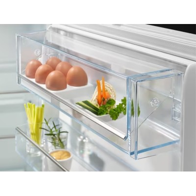 Холодильник Electrolux вбудований з нижн. мороз., 188x55х55, холод.відд.-215л, мороз.відд.-61л, 2дв., А++, Combi, інв., диспл вн