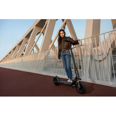 Електросамокат Segway-Ninebot F2 PRO E II, чорний Електросамокат Segway-Ninebot F2 PRO E II, чорний