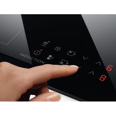 Варильна поверхня Electrolux індукційна, 60см, розширена зона, Hob2Hood, чорний (LIV63431BK)