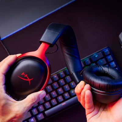 Гарнітура ігрова HyperX Cloud III, mini-jack/USB-A/USB-C, 1.2м/1.3м, чорно-червоний (727A9AA) Гарнітура ігрова HyperX Cloud III, mini-jack/USB-A/USB-C, 1.2м/1.3м, чорно-червоний (727A9AA)