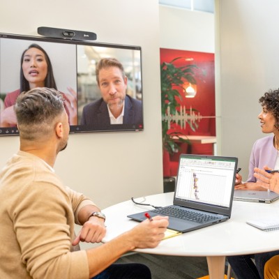 Система відеоконференцзв'язку Poly Studio R30, 4K, 3 x Omni mic, сертифікати Microsoft Teams, Zoom, сірий (842D2AA) Система відеоконференцзв'язку Poly Studio R30, 4K, 3 x Omni mic, сертифікати Microsoft Teams, Zoom, сірий (842D2AA)