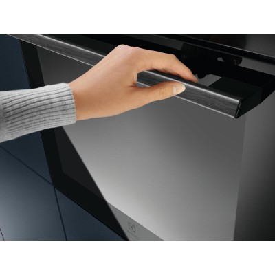 Духова шафа Electrolux електрична, 65л, А, пара, дисплей, конвекція, телескопічні напрямні, чорний (EOD5H70BZ) Духова шафа Electrolux електрична, 65л, А, пара, дисплей, конвекція, телескопічні напрямні, чорний (EOD5H70BZ)